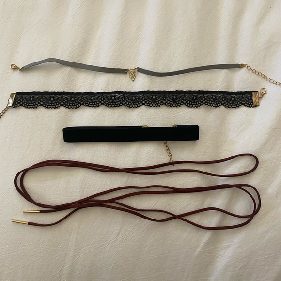 Jewelry - Set of Chokers !